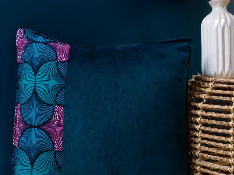 KIMI - Housse de coussin en velours et wax 50x50