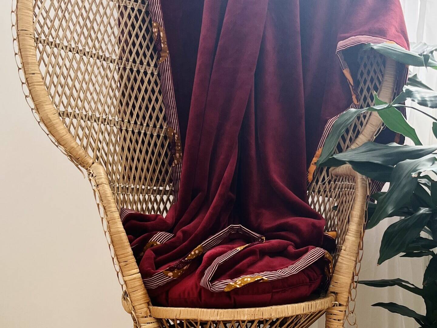 Plaid bordeaux,biais en max, dimension 150x200