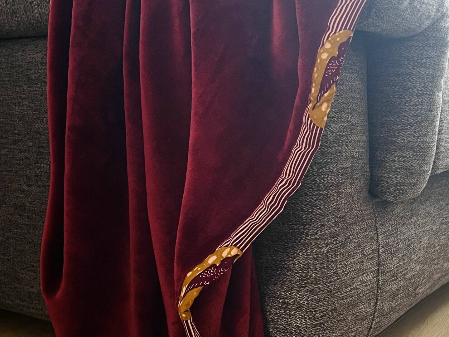 Plaid bordeaux avec une touche en max 150x200