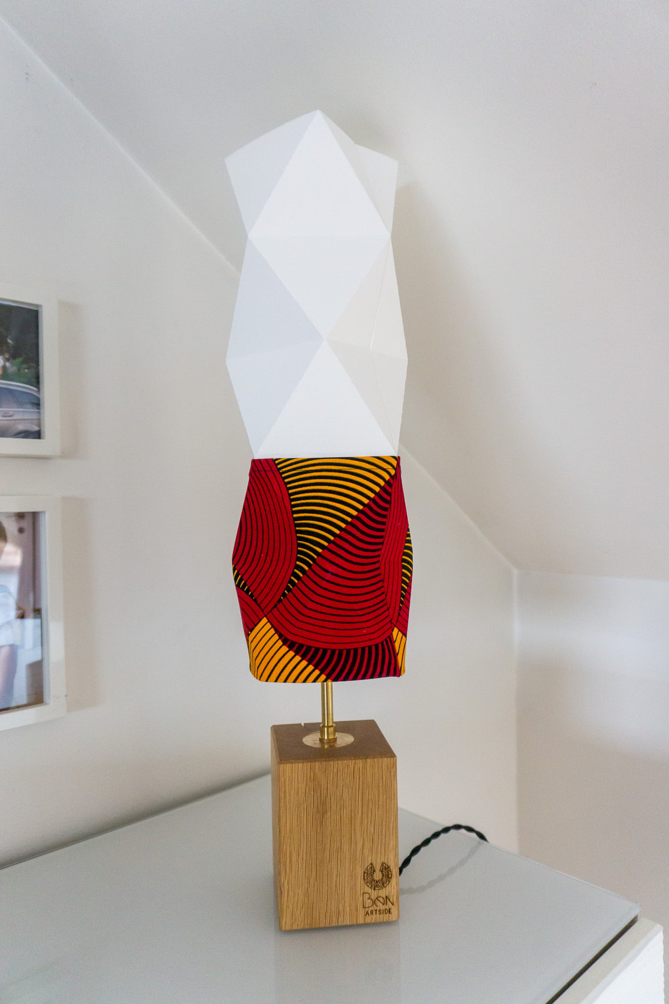 Kitoko lampe en origami et wax rouge et jaune moutarde