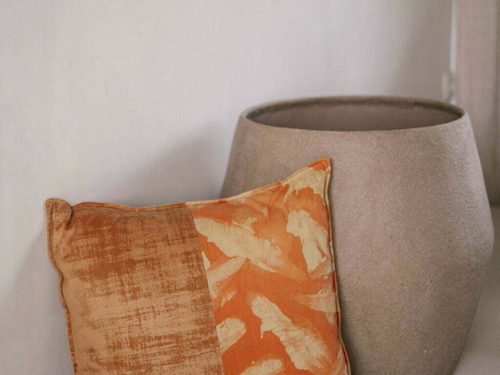 Cushion cover in batik and velvet 50x50
